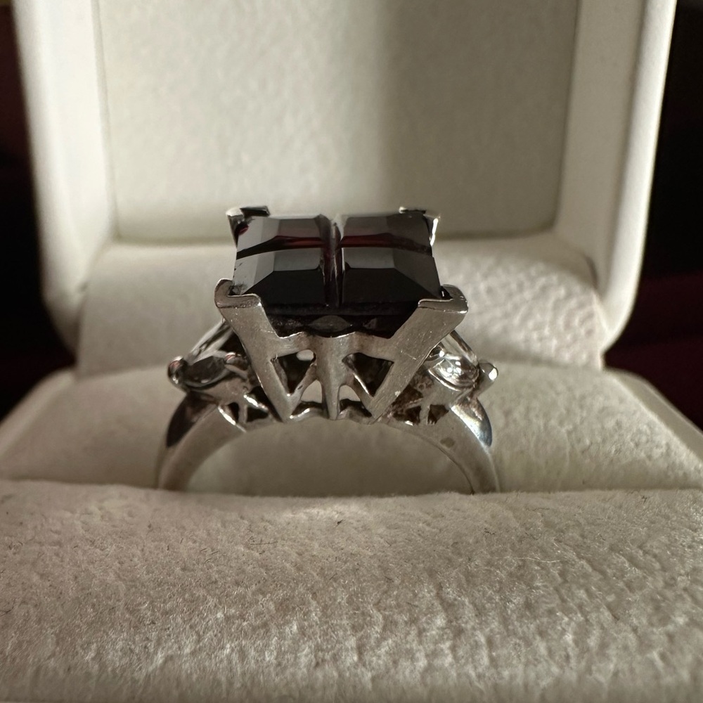 1990s Garnet Statement Ring Size 8 - Picture 3 of 11